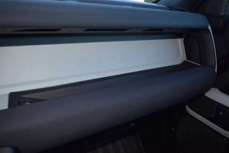 Land Rover Defender 2023