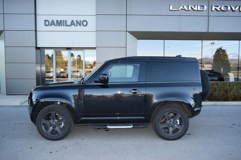 Land Rover Defender 2023