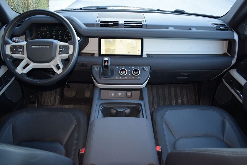 Land Rover Defender 2023