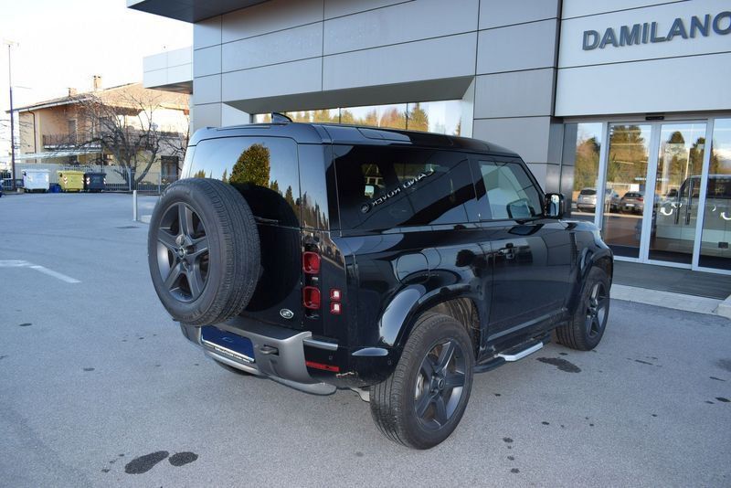 Land Rover Defender 2023