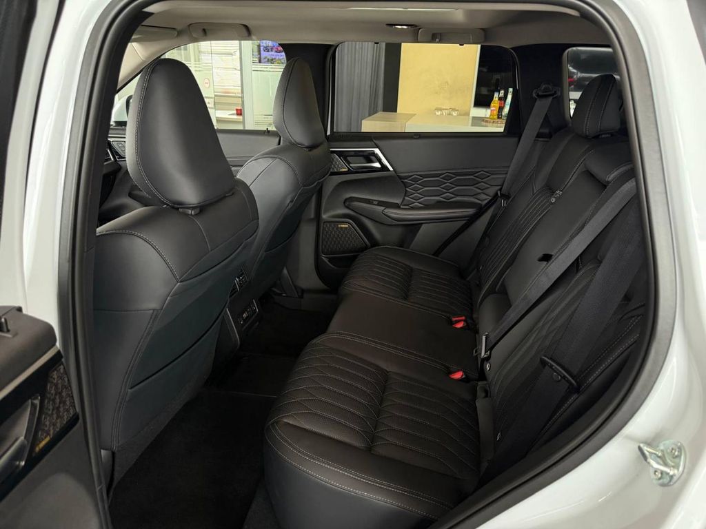 Mitsubishi Outlander 2025