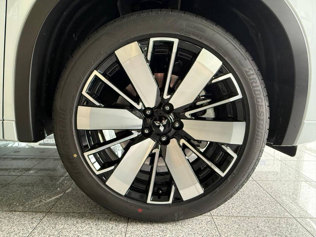 Mitsubishi Outlander 2025