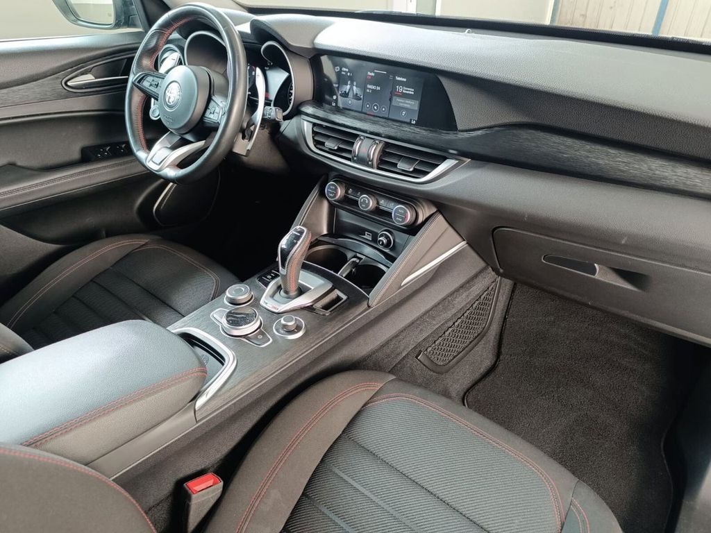 Alfa Romeo Stelvio 2021