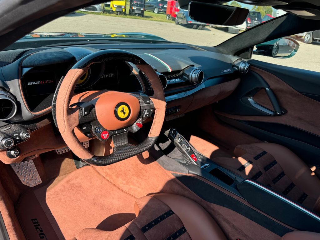 Ferrari 812 2024