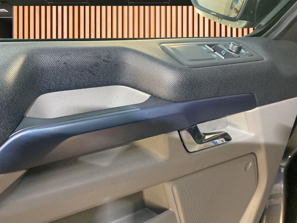 Ford Tourneo Custom 2025