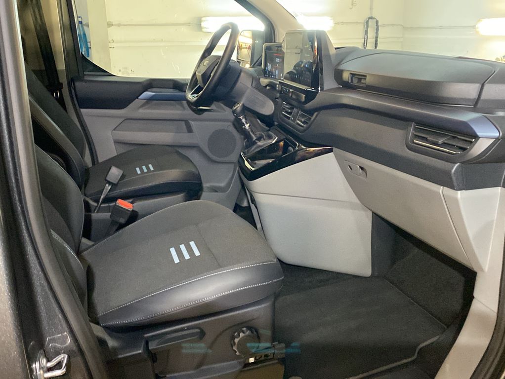 Ford Tourneo Custom 2025