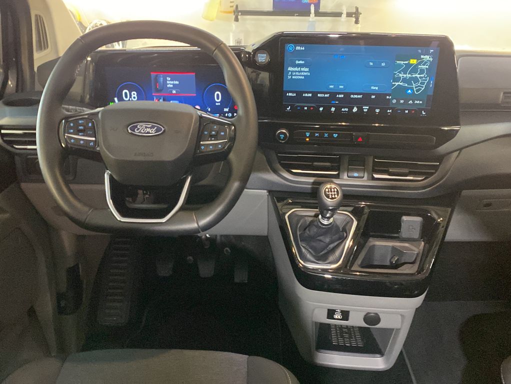 Ford Tourneo Custom 2025