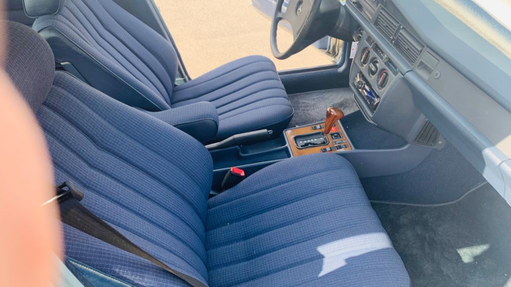 Mercedes-Benz 190 1987