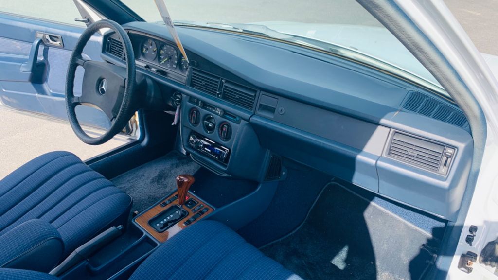 Mercedes-Benz 190 1987