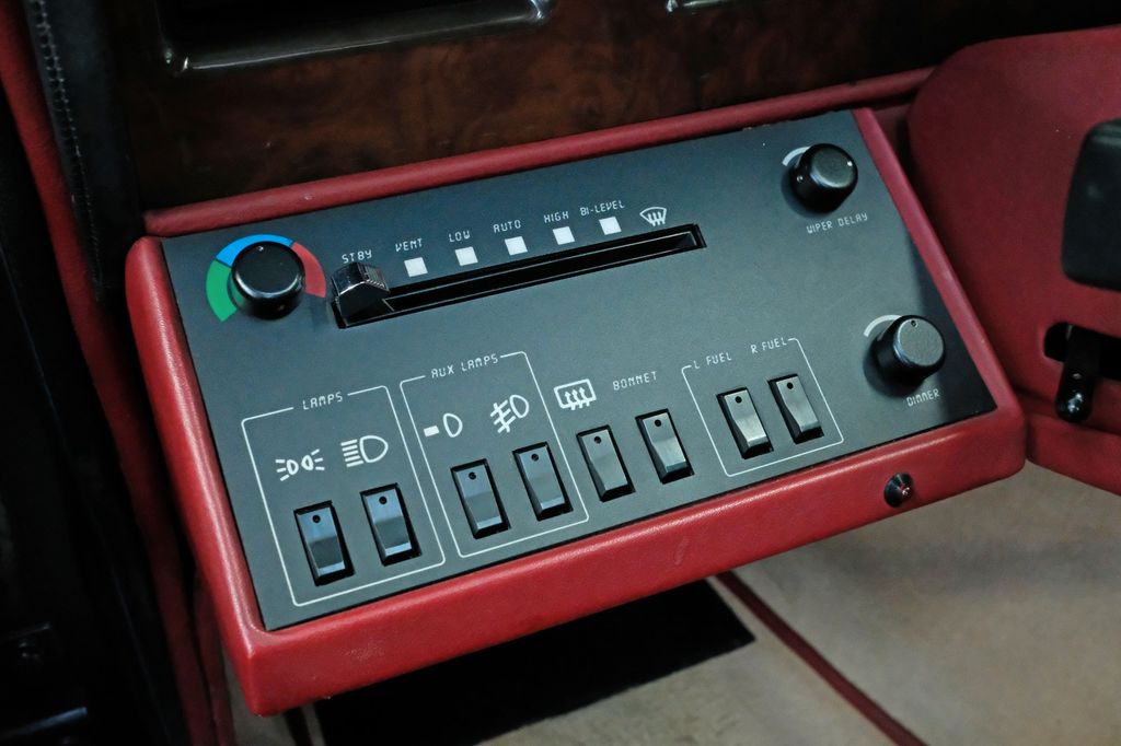 Aston Martin Lagonda 1986