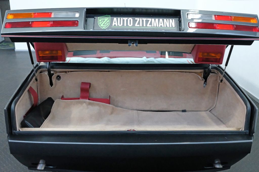 Aston Martin Lagonda 1986