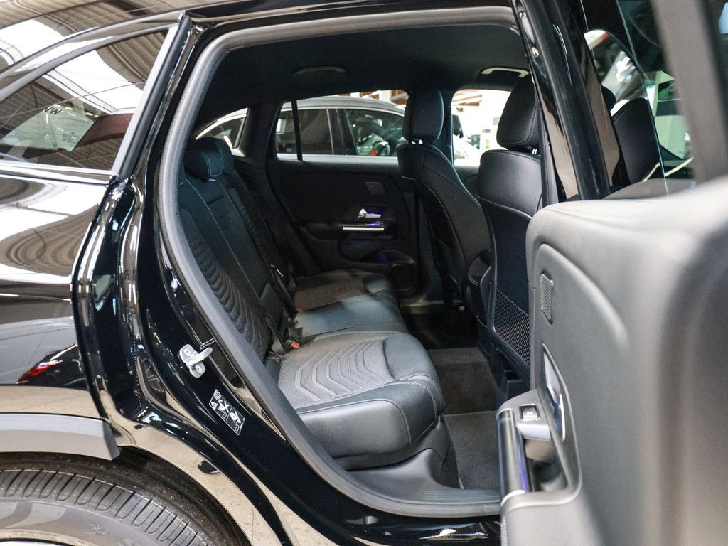 Mercedes-Benz GLA 180 2025