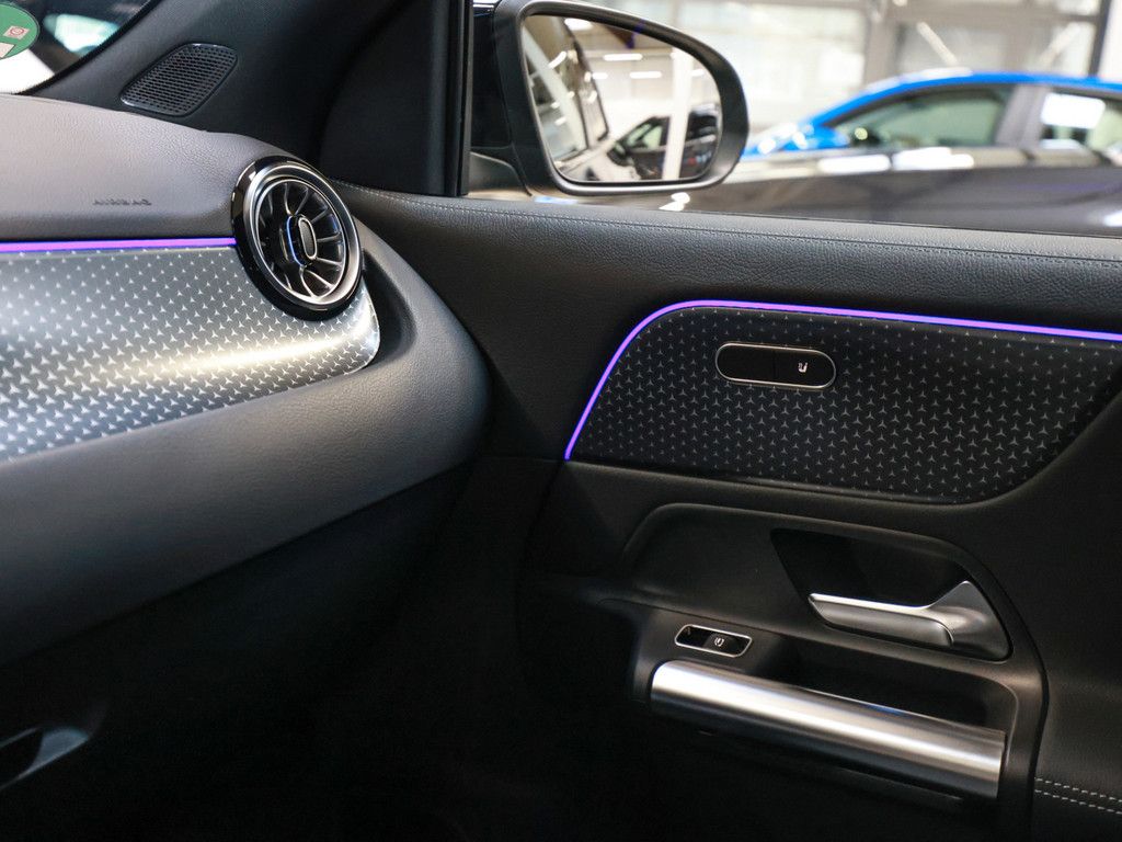 Mercedes-Benz GLA 180 2025