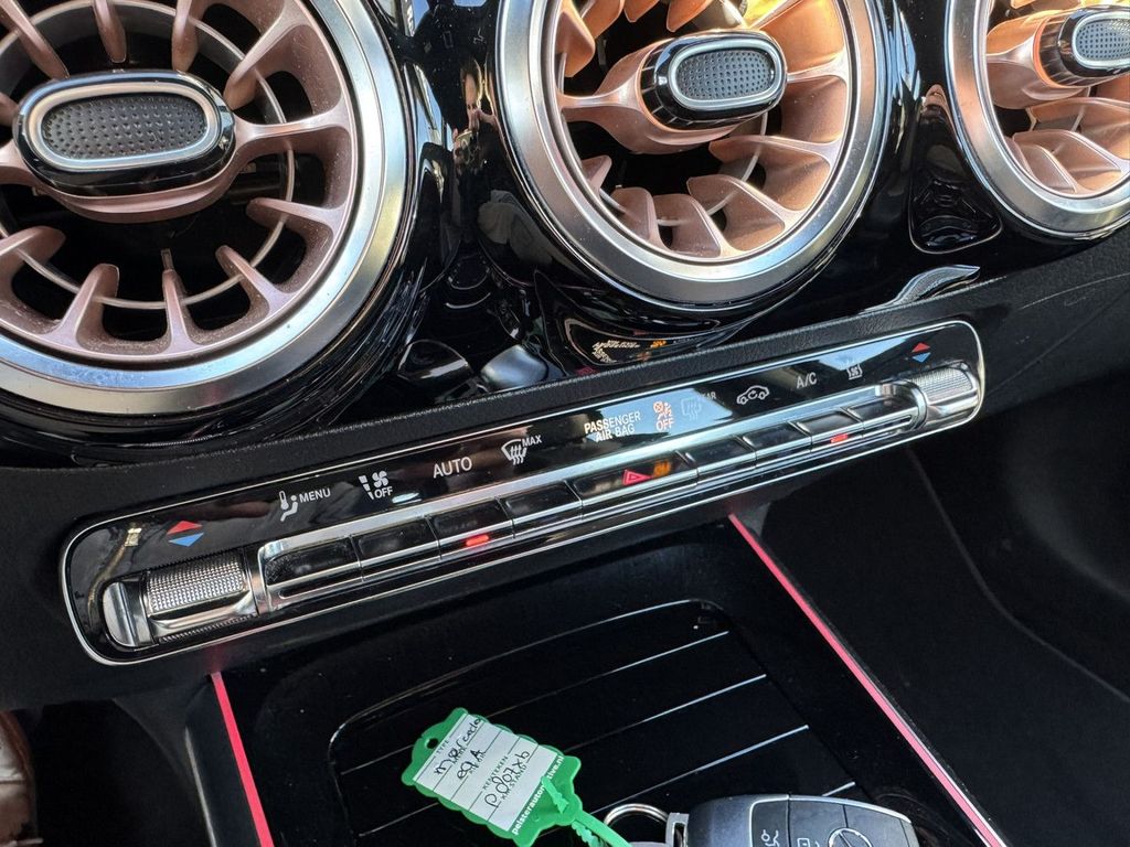 Mercedes-Benz EQA 2021