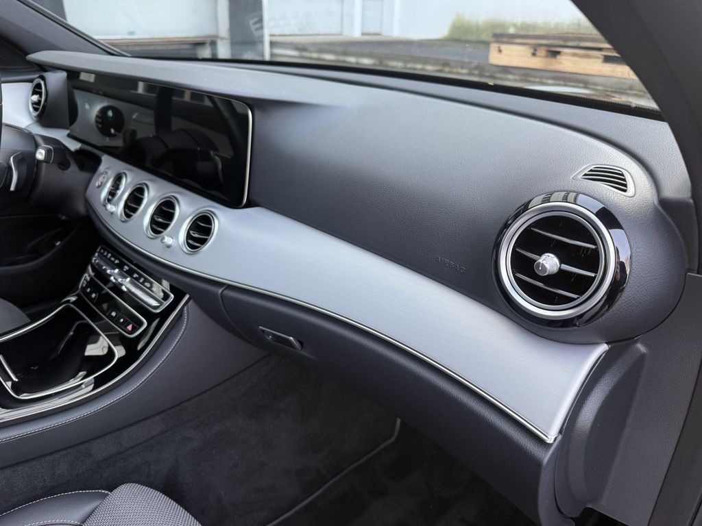 Mercedes-Benz E 300 2022