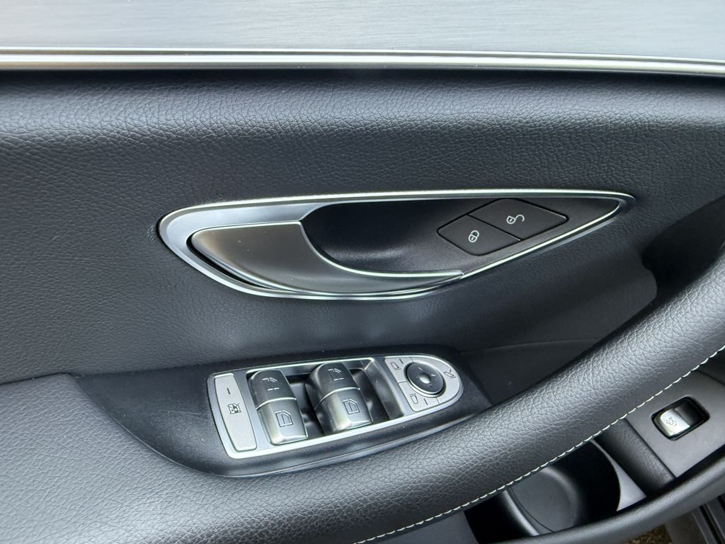 Mercedes-Benz E 300 2022