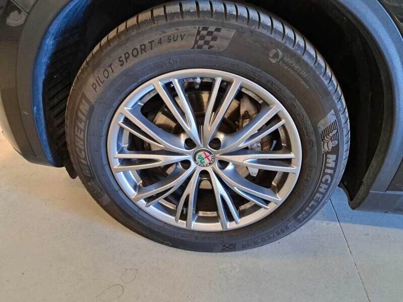 Alfa Romeo Stelvio 2021