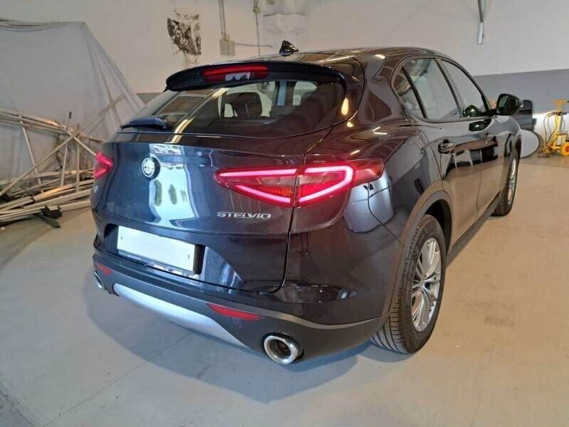 Alfa Romeo Stelvio 2021