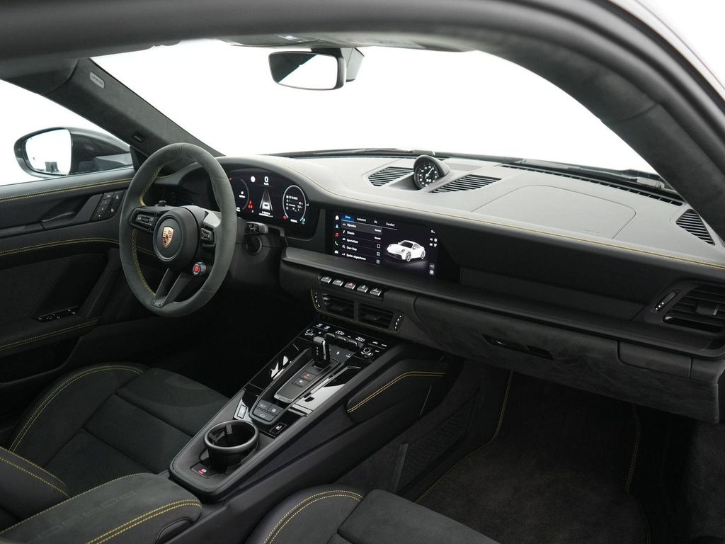 Porsche 992 2025