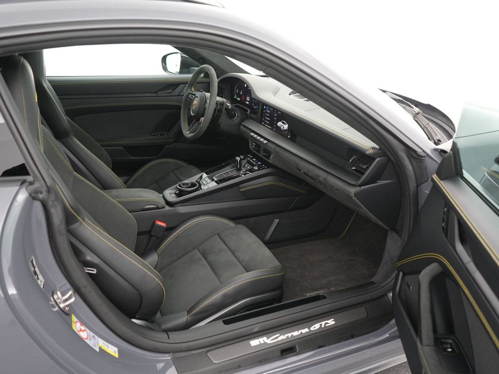 Porsche 992 2025