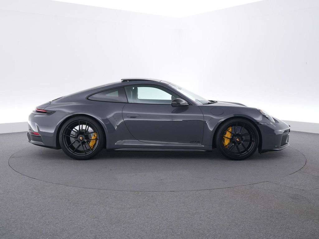 Porsche 992 2025