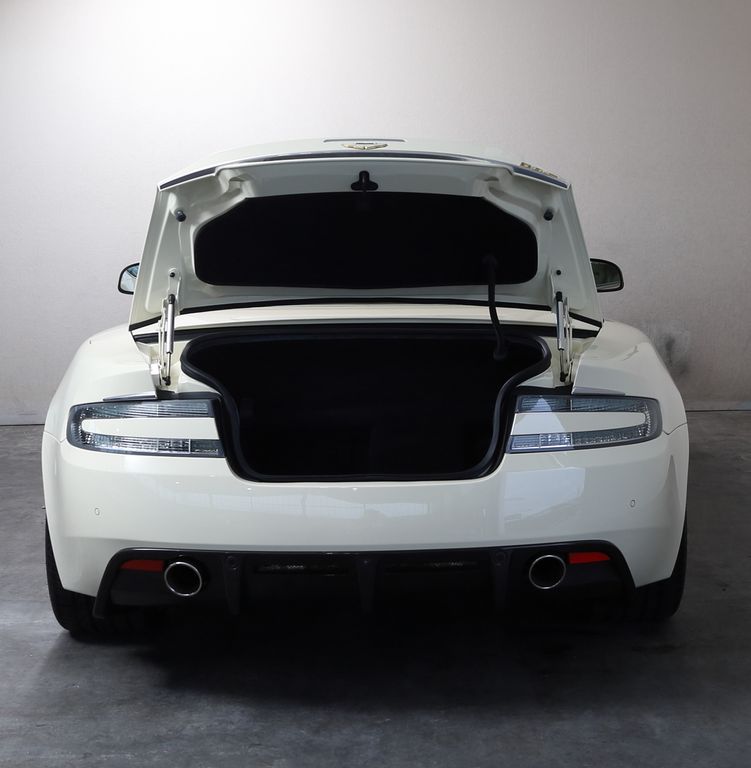 Aston Martin DBS 2010