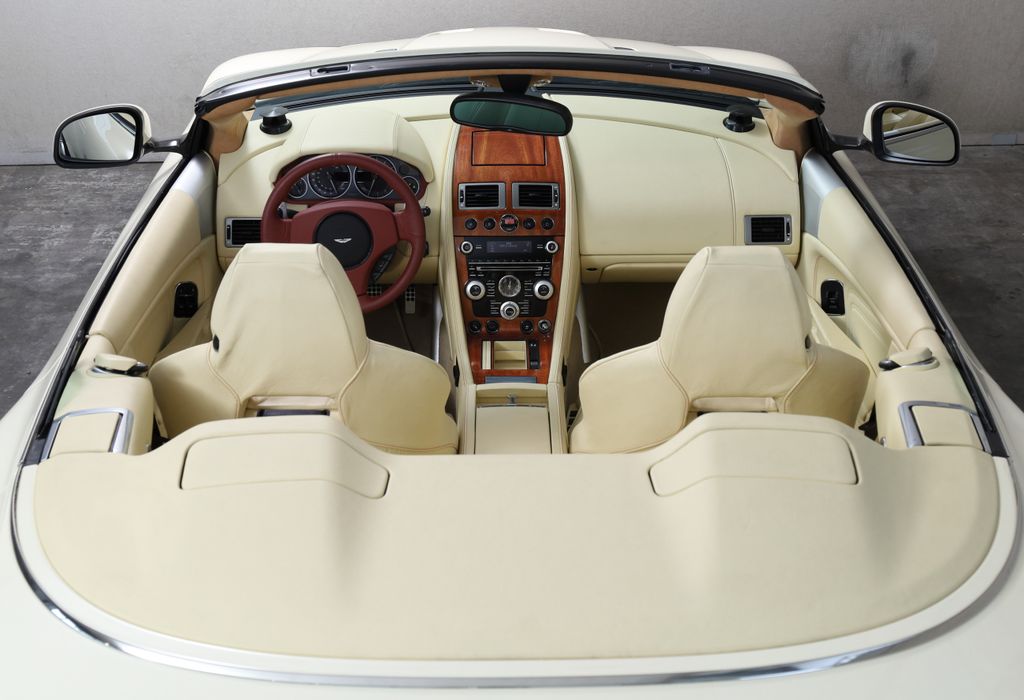 Aston Martin DBS 2010