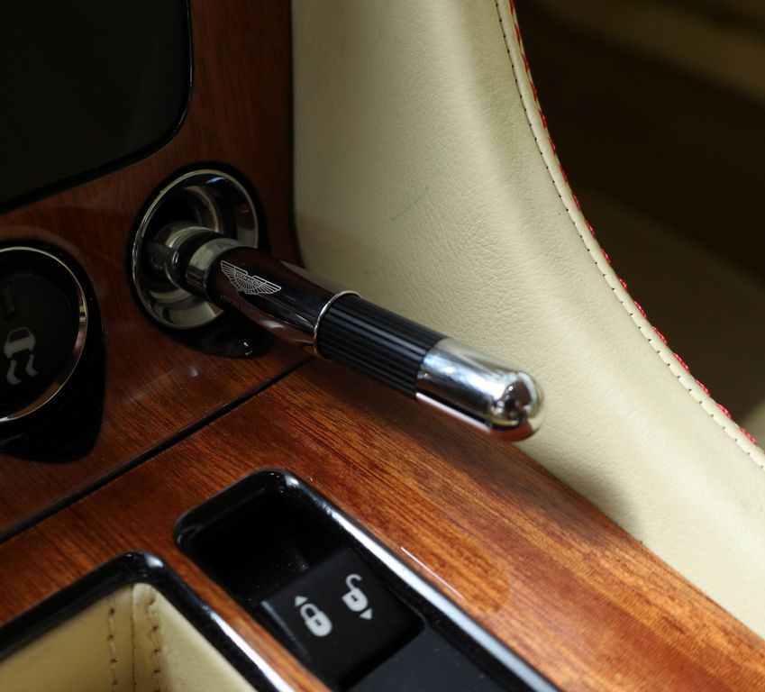 Aston Martin DBS 2010