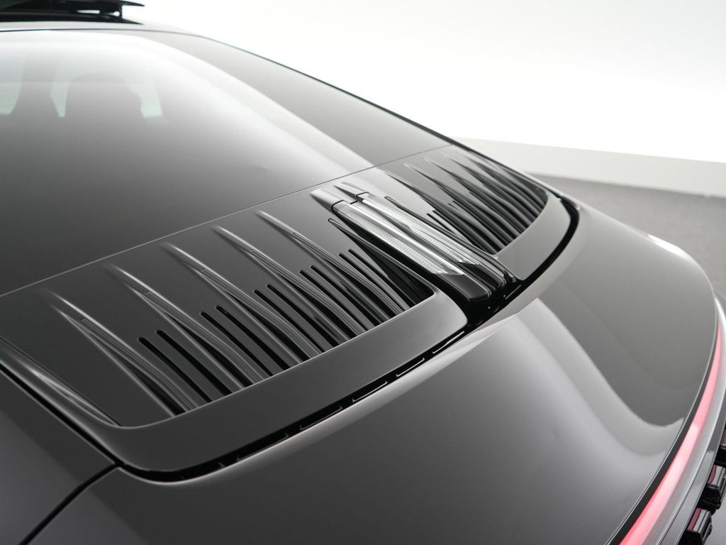 Porsche 992 2025