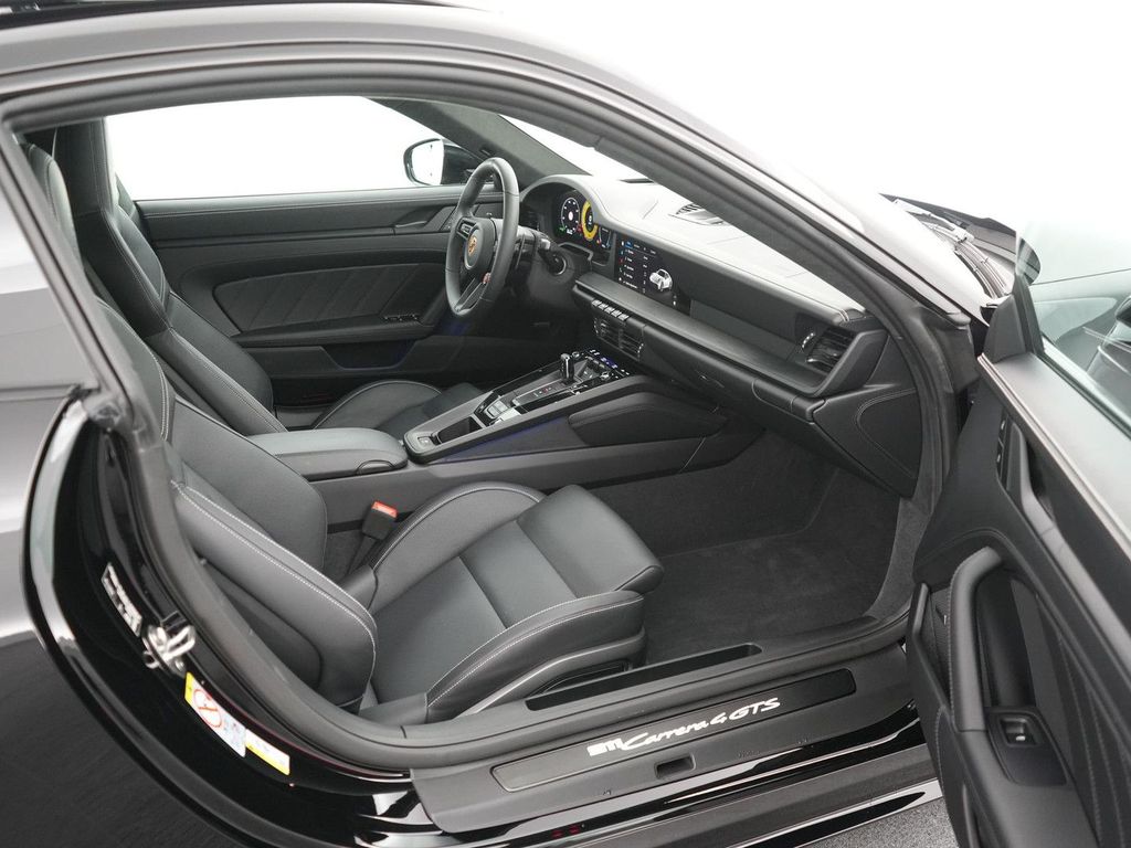 Porsche 992 2025