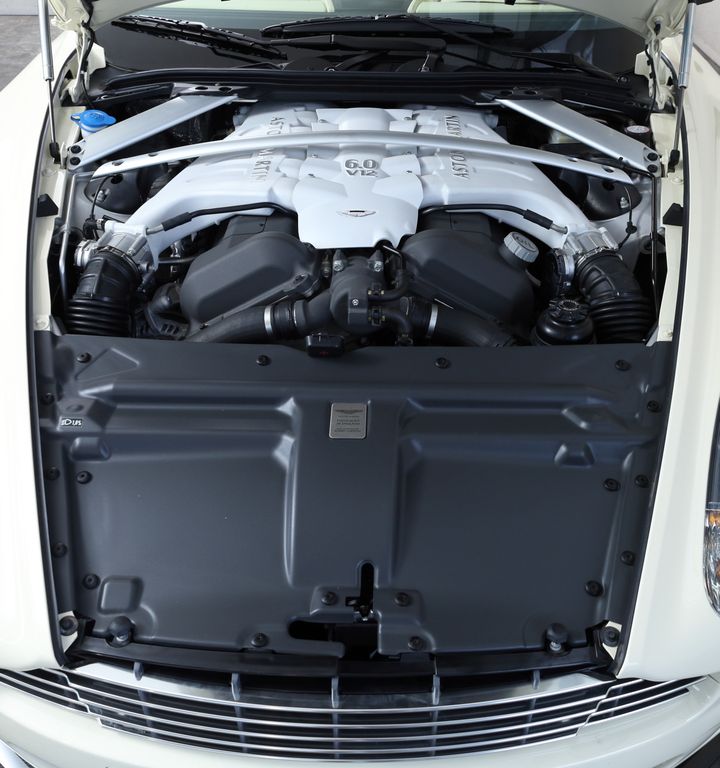 Aston Martin DBS 2010