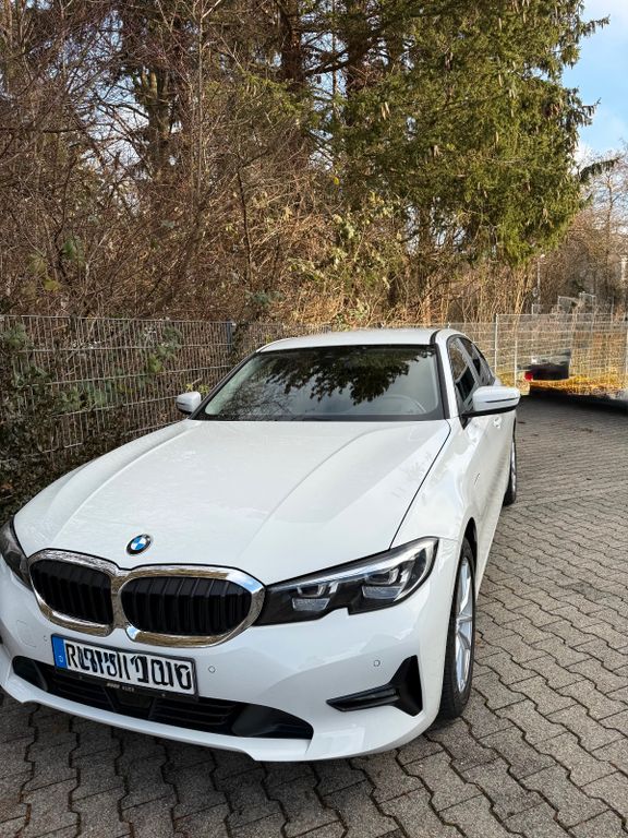 BMW 330 2019