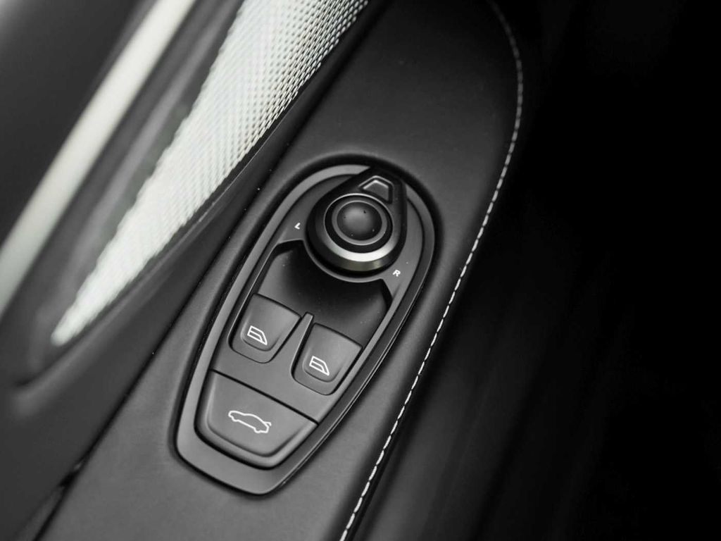 Aston Martin Vanquish