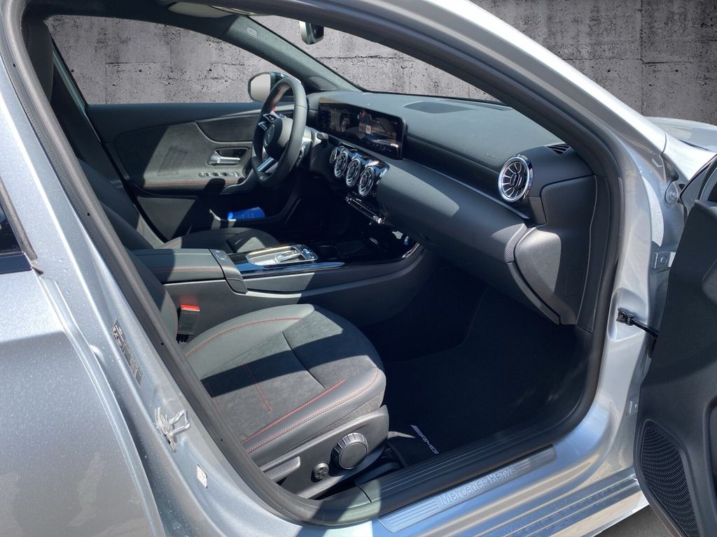 Mercedes-Benz A 200 2025