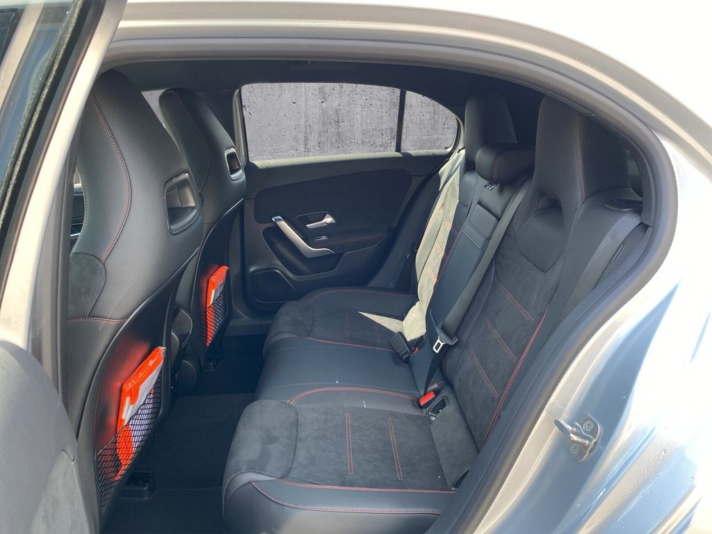 Mercedes-Benz A 200 2025