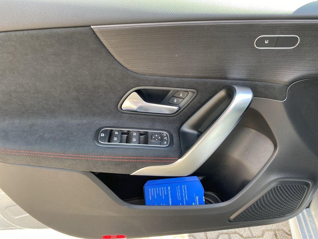 Mercedes-Benz A 200 2025