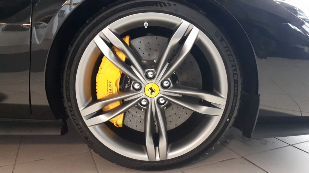 Ferrari 296 GTS 2024