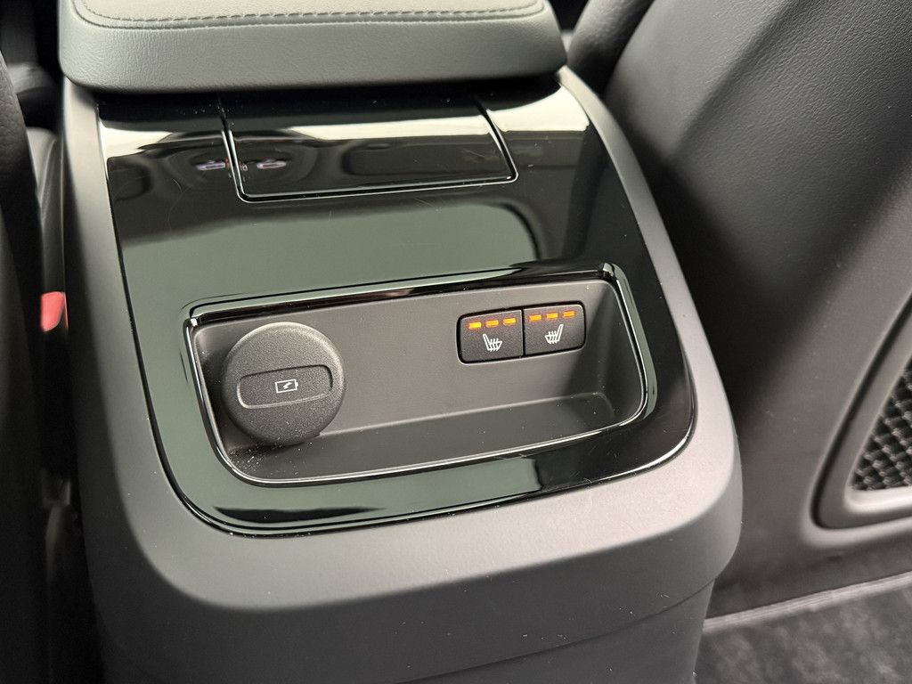 Volvo V90 2025