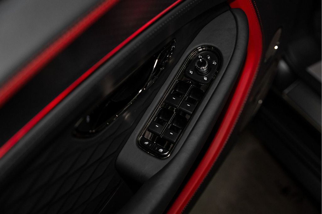 Bentley Continental GTC 2025
