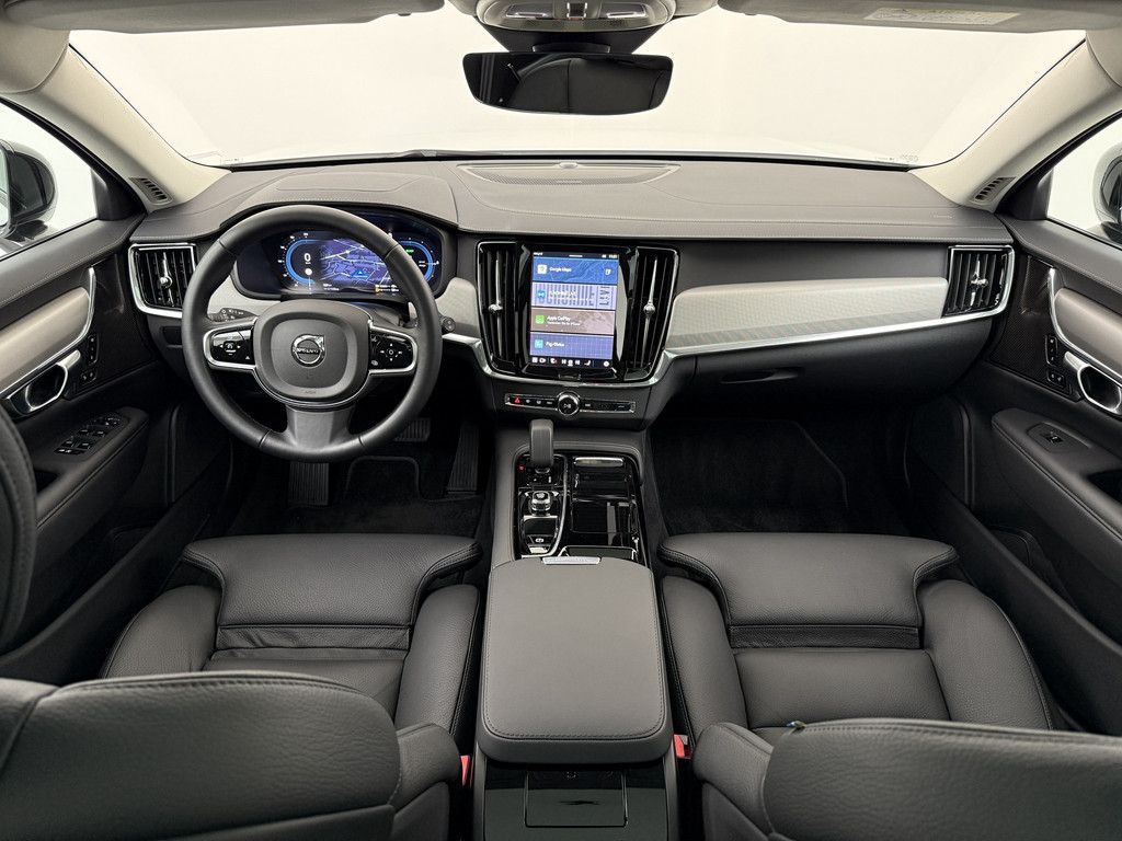 Volvo V90 2025