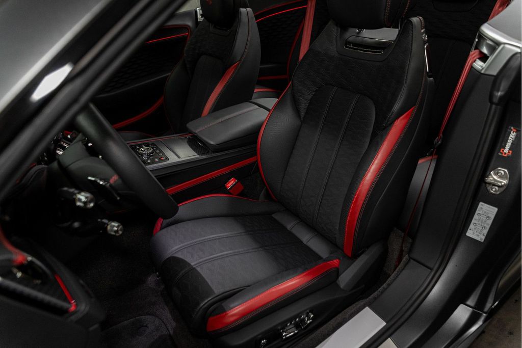 Bentley Continental GTC 2025