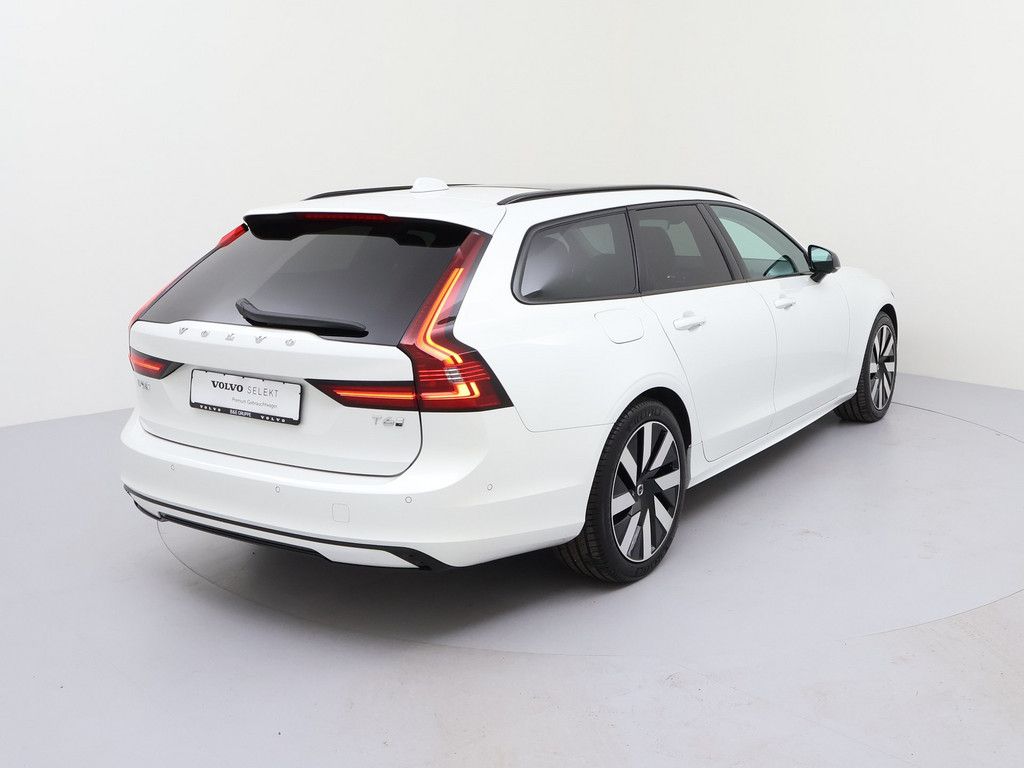 Volvo V90 2025