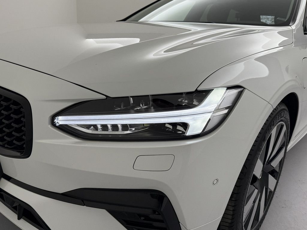Volvo V90 2025