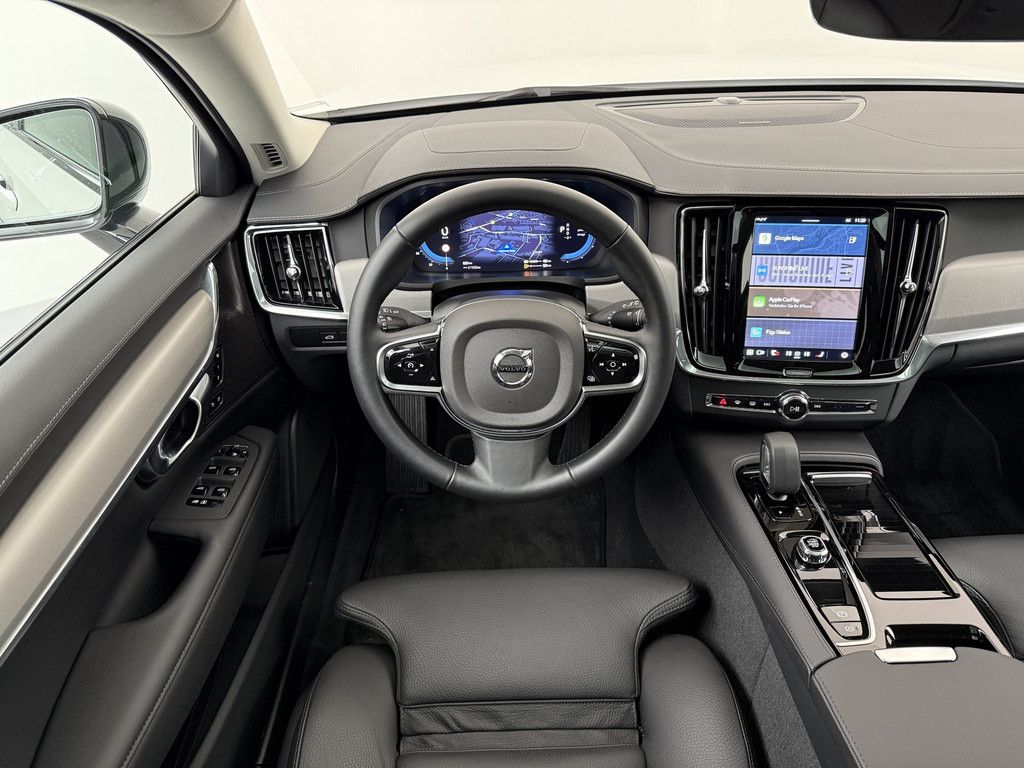 Volvo V90 2025