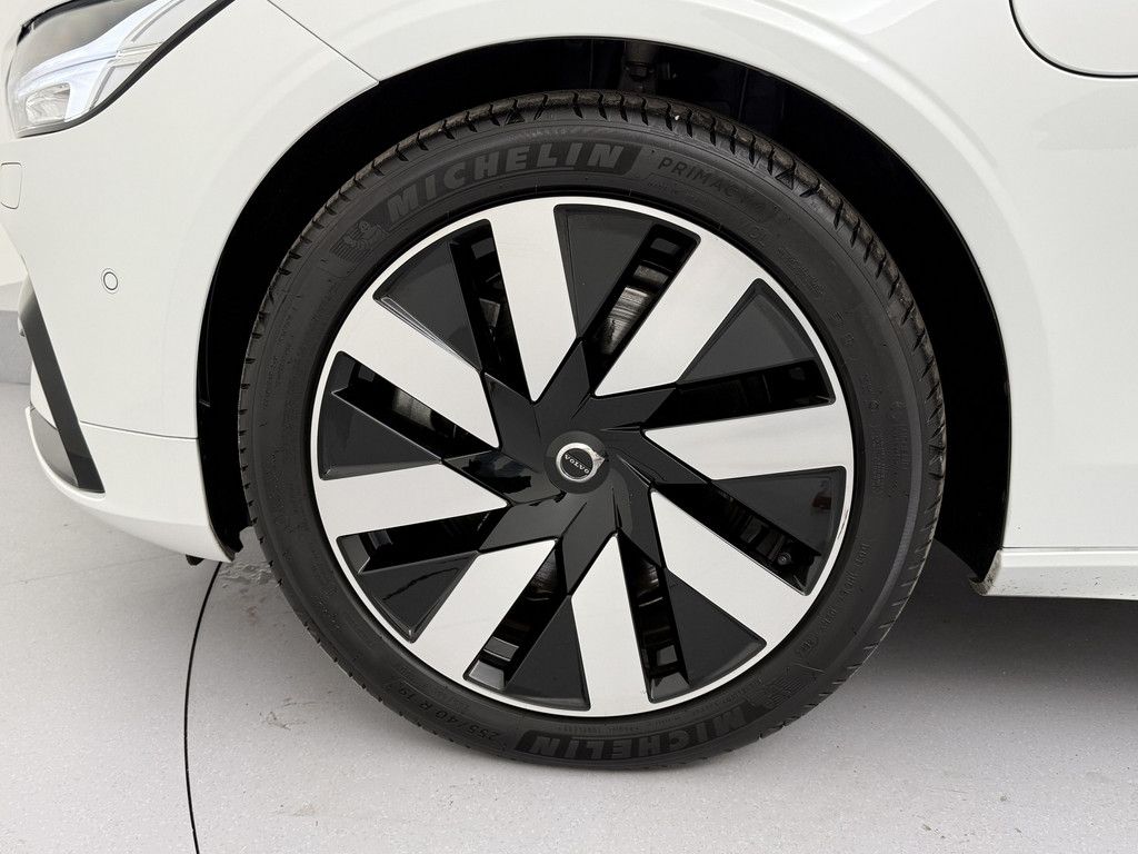 Volvo V90 2025