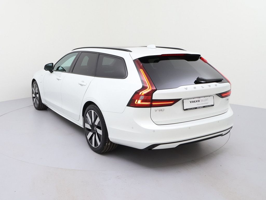 Volvo V90 2025