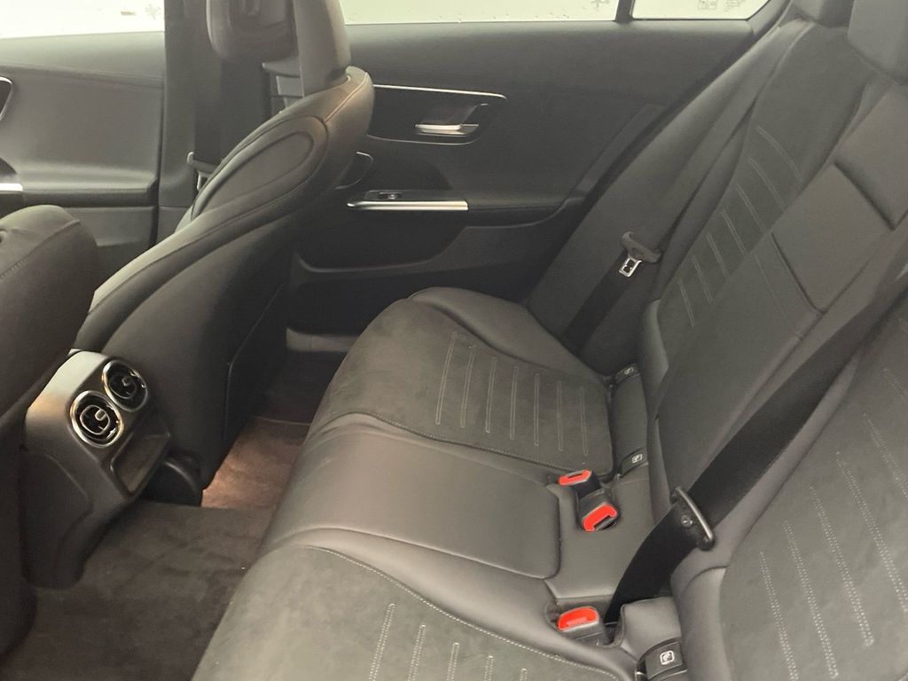 Mercedes-Benz C 200 2025