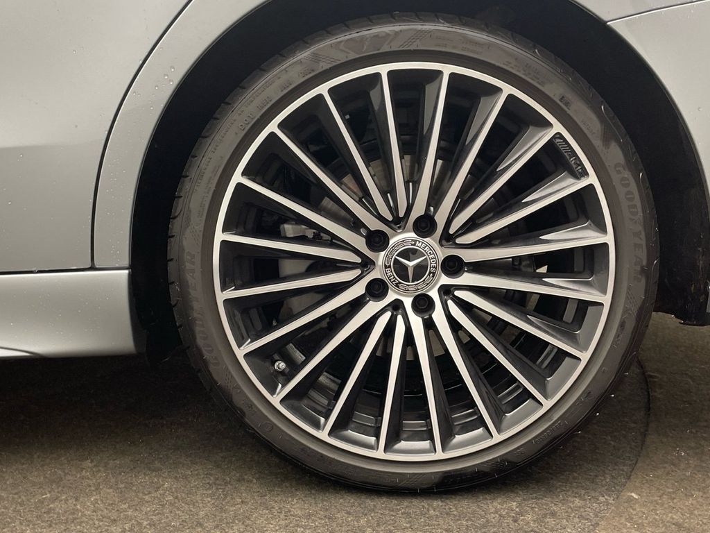 Mercedes-Benz C 200 2025