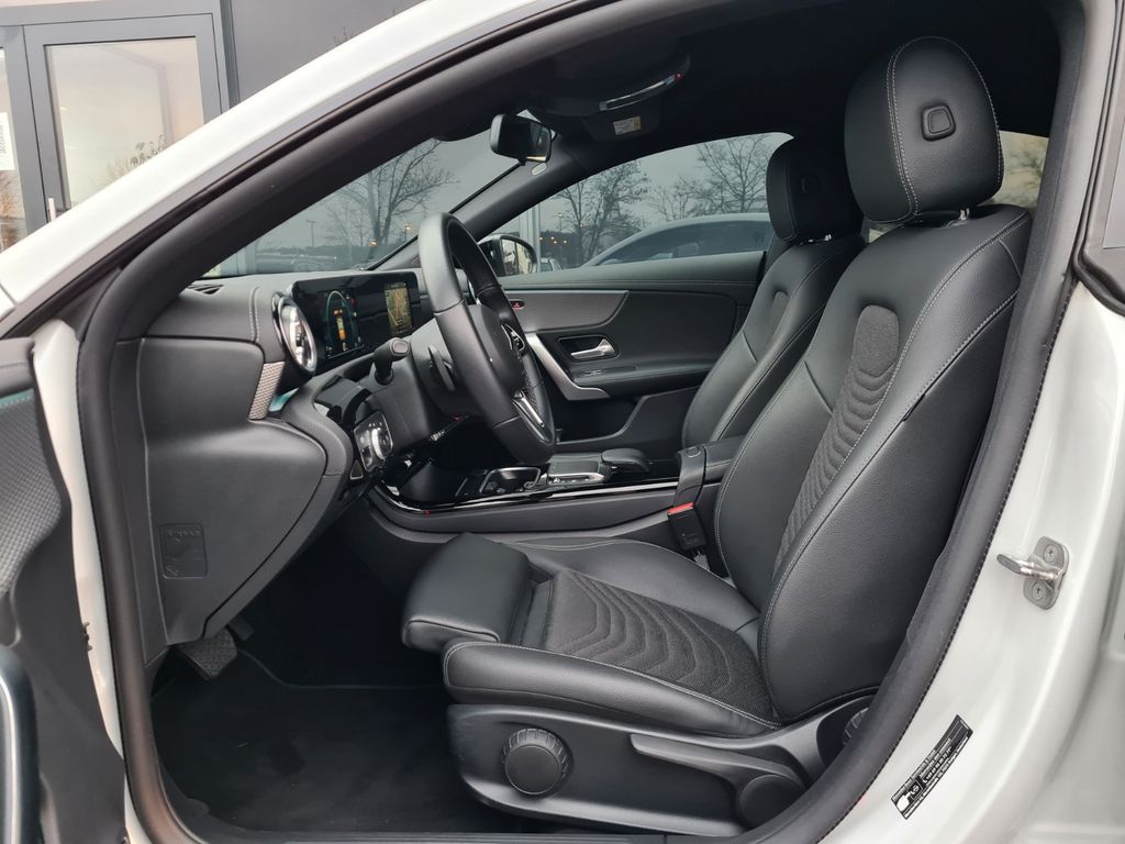 Mercedes-Benz CLA 200 2023