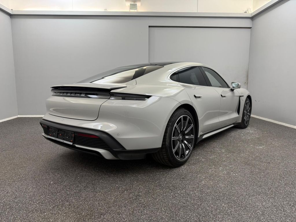 Porsche Taycan 2021